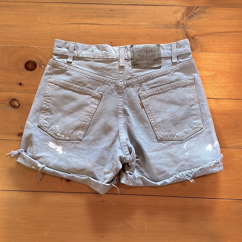 Vintage Levi’s 550 denim cut off shorts. - Picture 2 of 3
